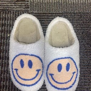 barely worn, super comfy smile slippers